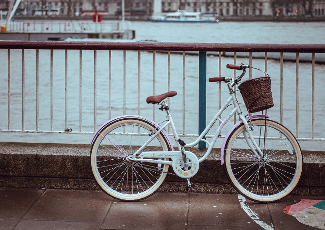 交警又添新工作 自行車也能“吃罰單”